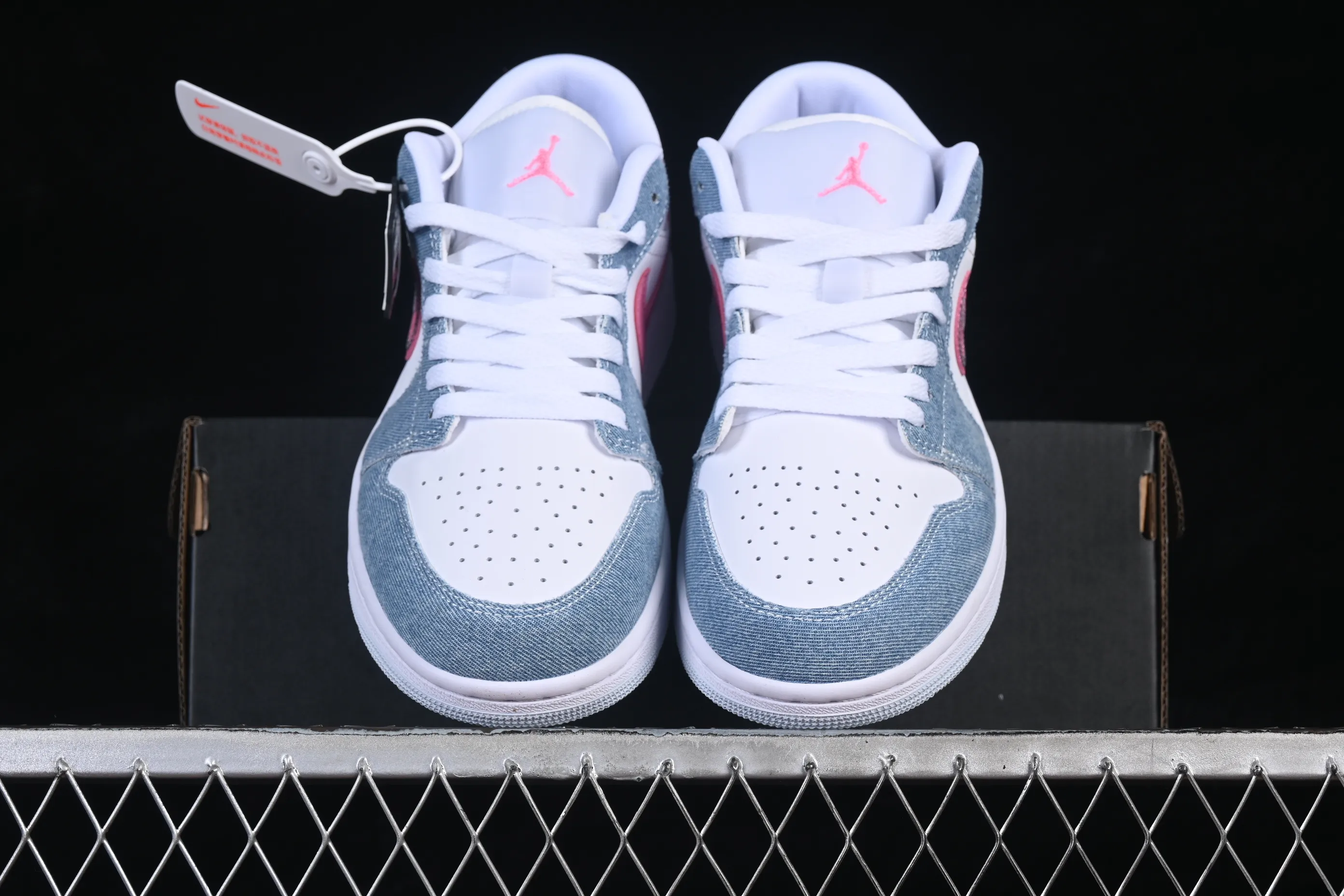 All categories Air Jordan Jordan series basketball shoes Air Jordan 1 Low Air Jordan 1 Low AJ1 Joe 1 white and blue denim pink diamond hook low-top casual sneakers HQ2001-400